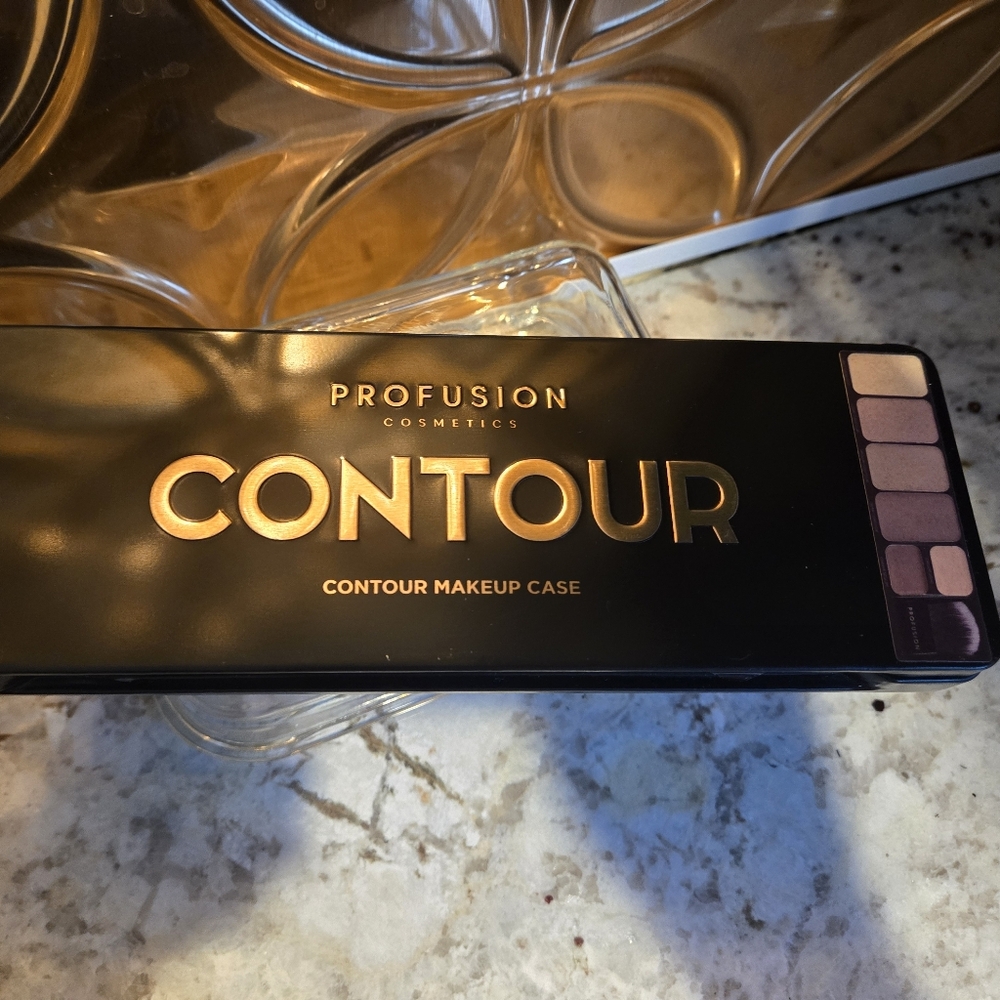 Profusion Cosmetics Contour Makeup Case - Black and Gold